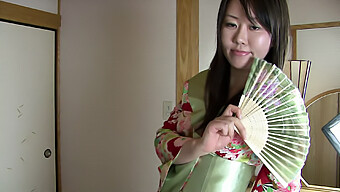 Japansk Massasjeterapeut Gir Sensuell Blowjob