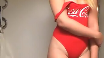 การช่วยตัวเองของสาวๆ: สาว Coca-Cola