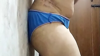 Adolescente Indiana Desi Recebe Uma Massagem Sensual Com Óleo