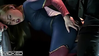 جنس شرجي مكثف مع Supergirl و Braniac