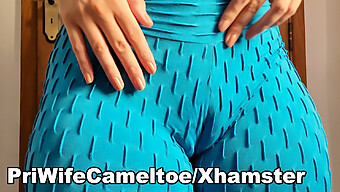 Isteri Muda Dalam Legging Gim Mendapat Cameltoe-Nya Di Atas