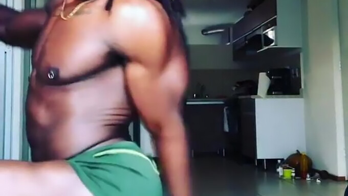 Blacked.Com Presenterer En Naturlig Twerking-Video