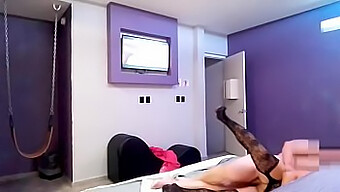 Sorpresi Davanti Alla Telecamera: Sesso Illegale In Un Motel Squallido