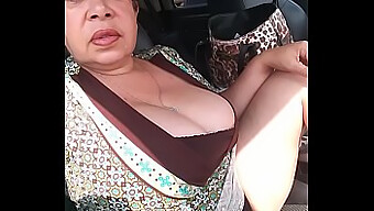 ¡esta Chica De Tetas Pequeñas Se Toca El Coño En Un Camión! ¡no Te Lo Pierdas!