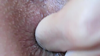 Extreme Close-Up Van Anaal Spelen En Vingeren