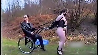 Bdsm-Training: Ponygirls Umarmen Ihre Devote Seite