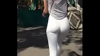 Vidéo Voyeuriste Des Fesses D'Une Femme Dans La Rue