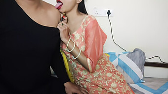 ভারতীয় (18+) টিন তার স্টেপব্রাদারকে একটি কামশট দেয়