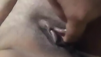 Brunett 18+ Tonåring Njuter Av En Stor Kuk I Denna Hemgjorda Video