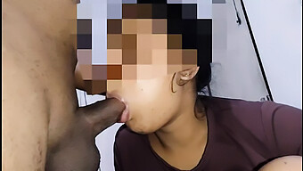 Sri Lankan Teengirl Schluckt Großen Schwanz Im Deepthroat