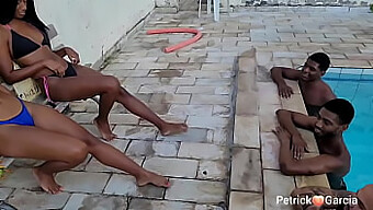 Casal Quente Se Diverte Fodendo A Buceta