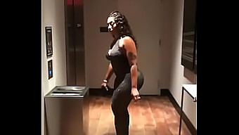 Ebony Beauty'S Big Booty At The Hotel