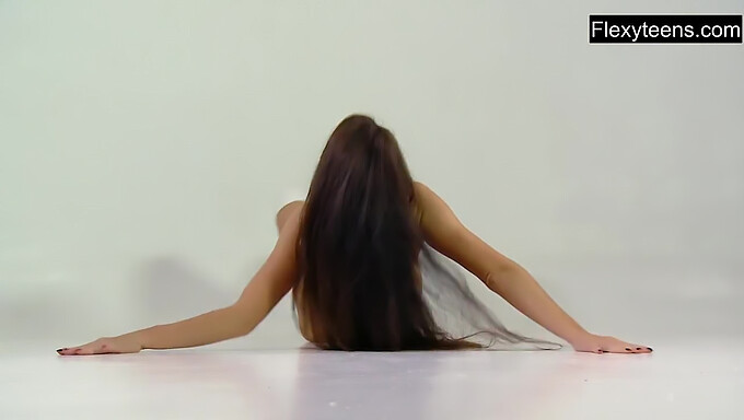 Nude Gymnasts Show Off Their Flexibility In This Hd Video