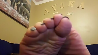 Hisfavorite01 Teases With Her Blacked Fetish Soles