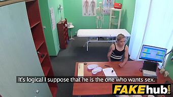 Doctor Real Folla Con Placer El Coño De Su Paciente