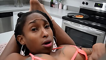 La Estrella Porno Ebony Porsha Carrera Se Entrega A Una Acción Caliente Con Su Rival, Lana Ryder