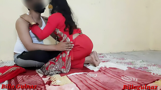 এই ভারতীয় 18+ ভিডিওতে গাধা-ফাকিং অ্যাকশন।