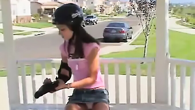 Petite Skater Indulges In Some Hardcore Solo Play