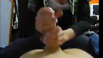 Grote Lul Handjob Met Een Hete Vriendin