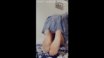 Bdsm에서 지친 팬티 스타킹 발