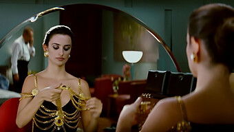 Penelope Cruz Pokazuje Swoje Duże Naturalne Cycki W Dużym Filmie Porno Z Jej Dużymi Cyckami