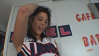 Hot Teeny Babes Pics: Anna Morna'S Cheerleader Performance