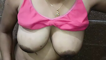 Fingrer En Desi Bhabhi Sin Fitte Bakfra