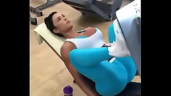 Cameltoe Berpayudara Besar Di Gym