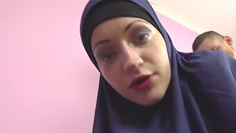 American Muslim Woman Caught In Pov Handjob