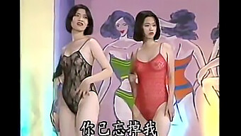 Tampilan Lingerie Seorang Gadis Taiwan Dalam Video 3