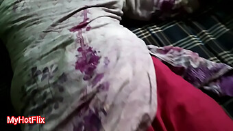 Yeni Genç (18+) Hintli Çift Bu Sıcak Videoda Sikişiyor