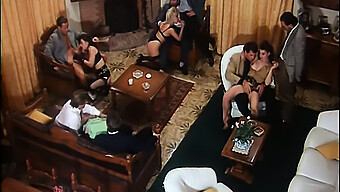 Najbolje Iskustvo U Vintage Pornografiji: Grupni Seks, Pušenje Kurca I Orgije